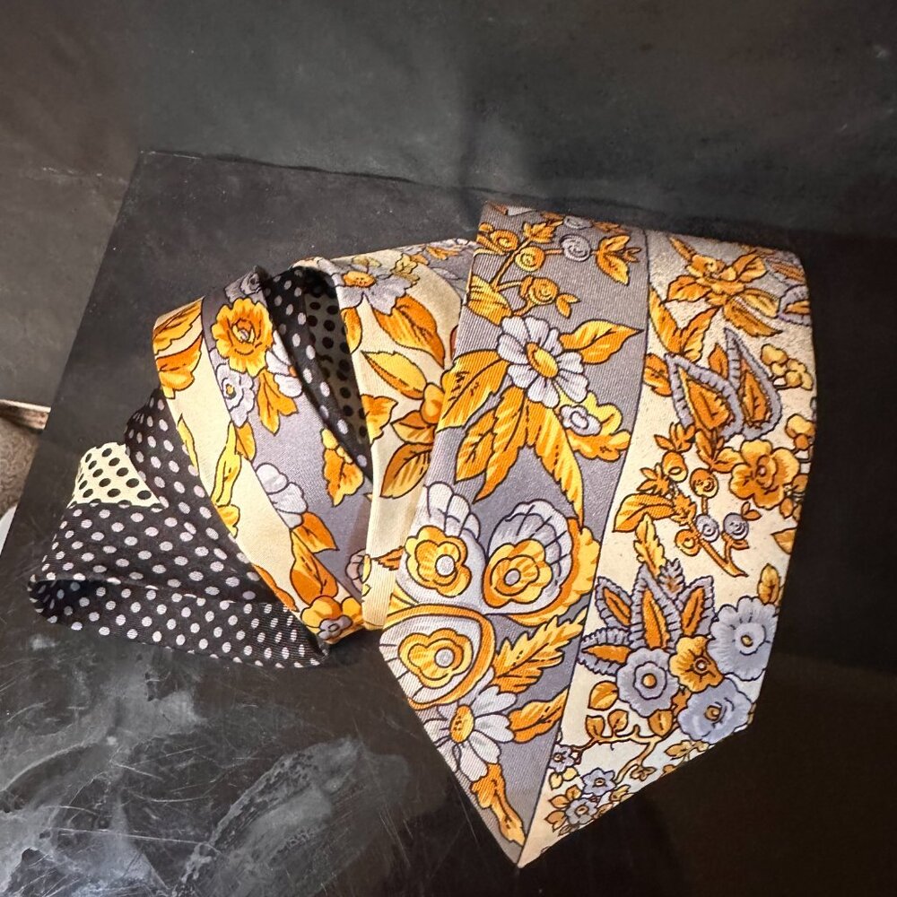 Gianni Versace Tie Mens Silk Necktie Baroque Black Yellow Floral Vintage - Picture 6 of 7